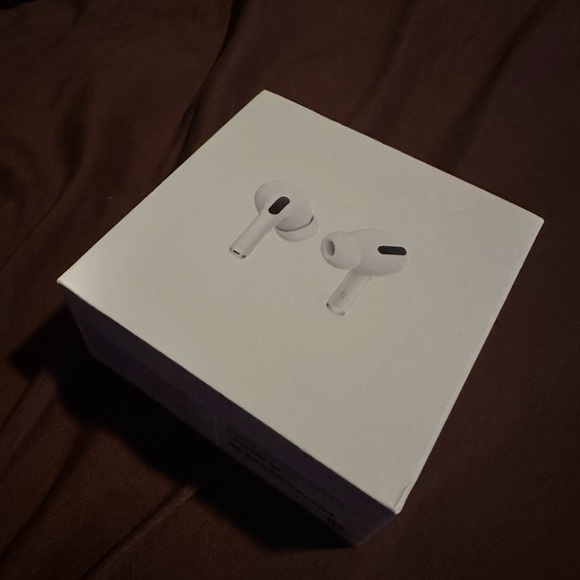 Airpods Gen 2 used but not abused still works fine accepting offers - Picture 7 of 7